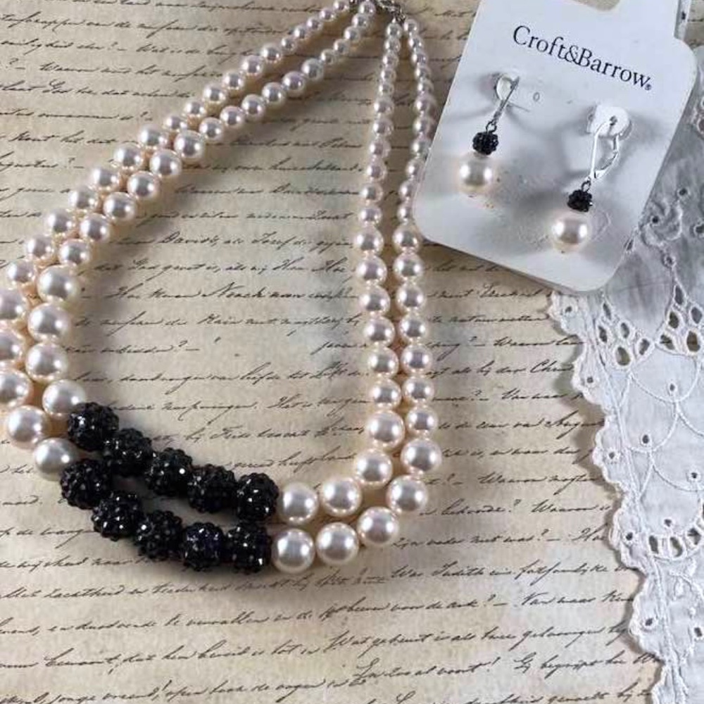 Croft&Barrow Necklace and Pierced Earring Set